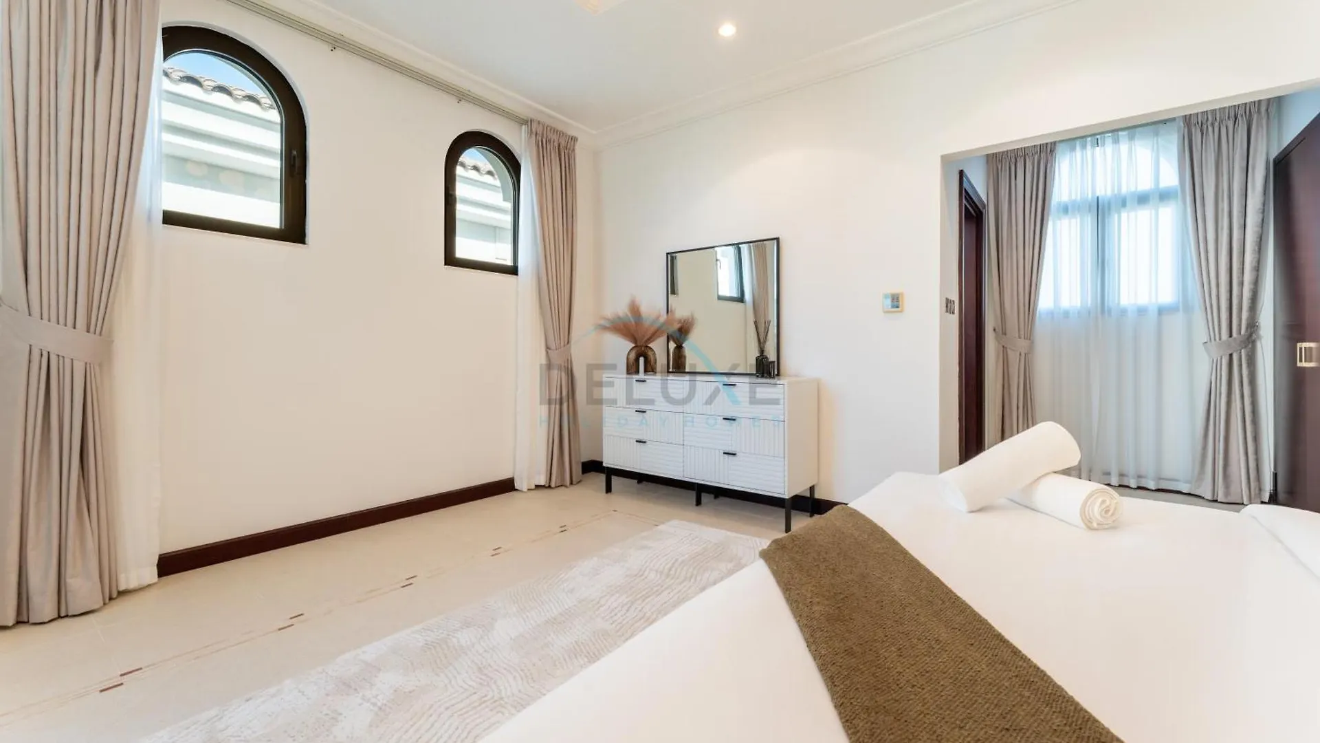 Beachfront 6Br And Assistant'S Room Villa With Private Pool, Palm Villa, Palm Jumeirah By Deluxe Holiday Homes Dubai United Arab Emirates